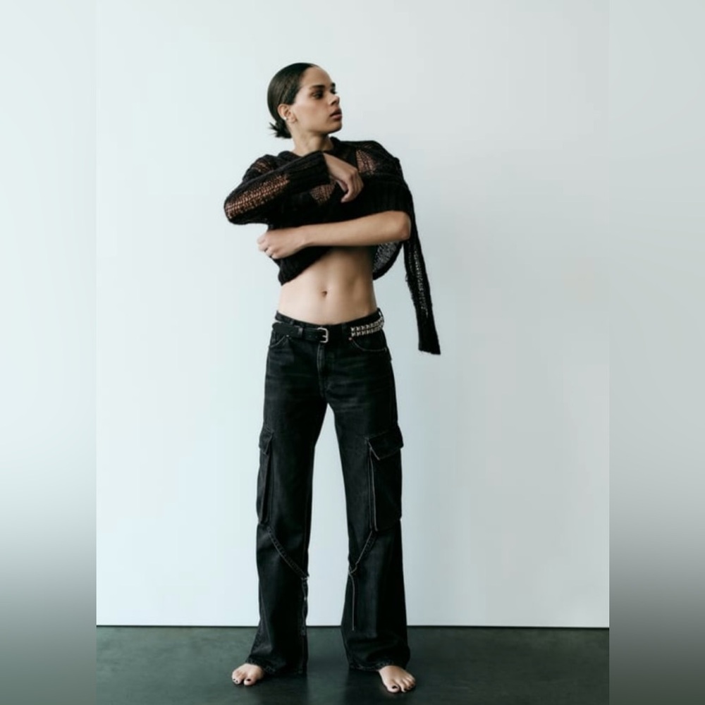Zara Mid-Rise TRF Cargo Jeans in Black - Size 29 or US 8